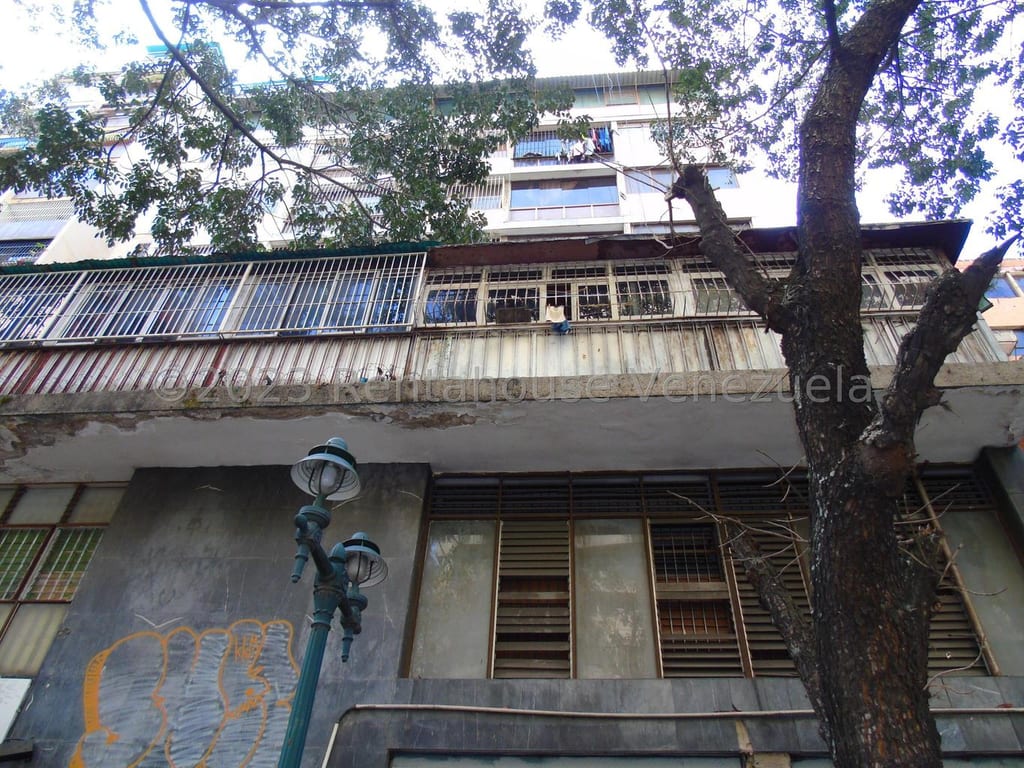 Local comercial en Parroquia La Candelaria, Caracas - 1