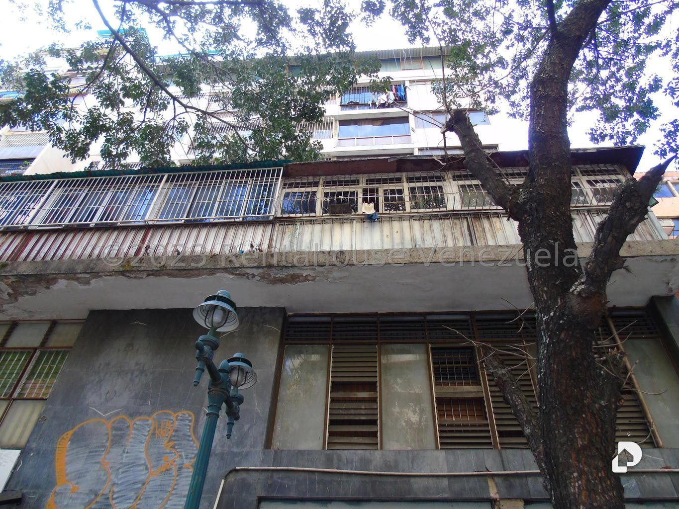 Local comercial en Parroquia La Candelaria, Caracas – 1