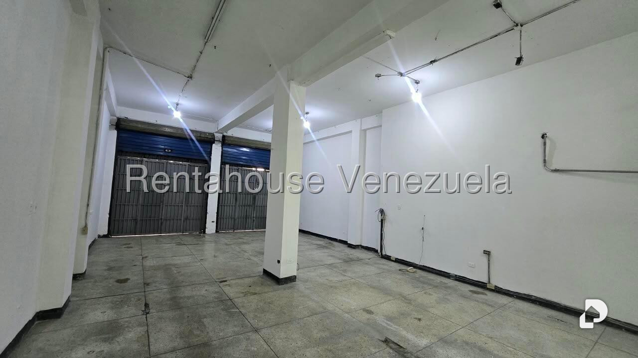 Local comercial en Parroquia La Candelaria, Caracas – 25