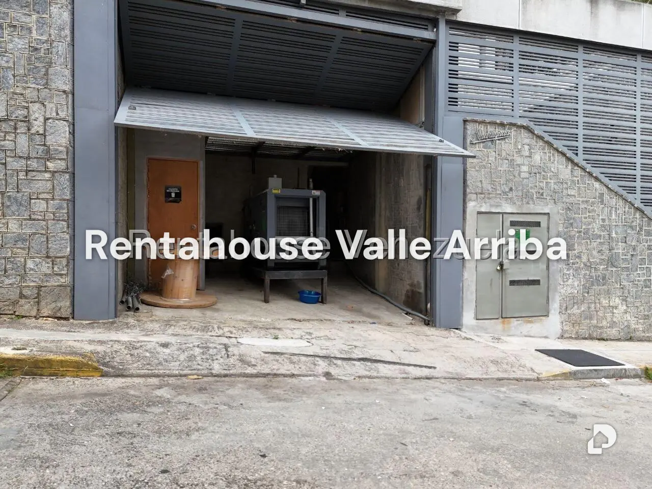 Local comercial en Los Chaguaramos, Caracas – 28