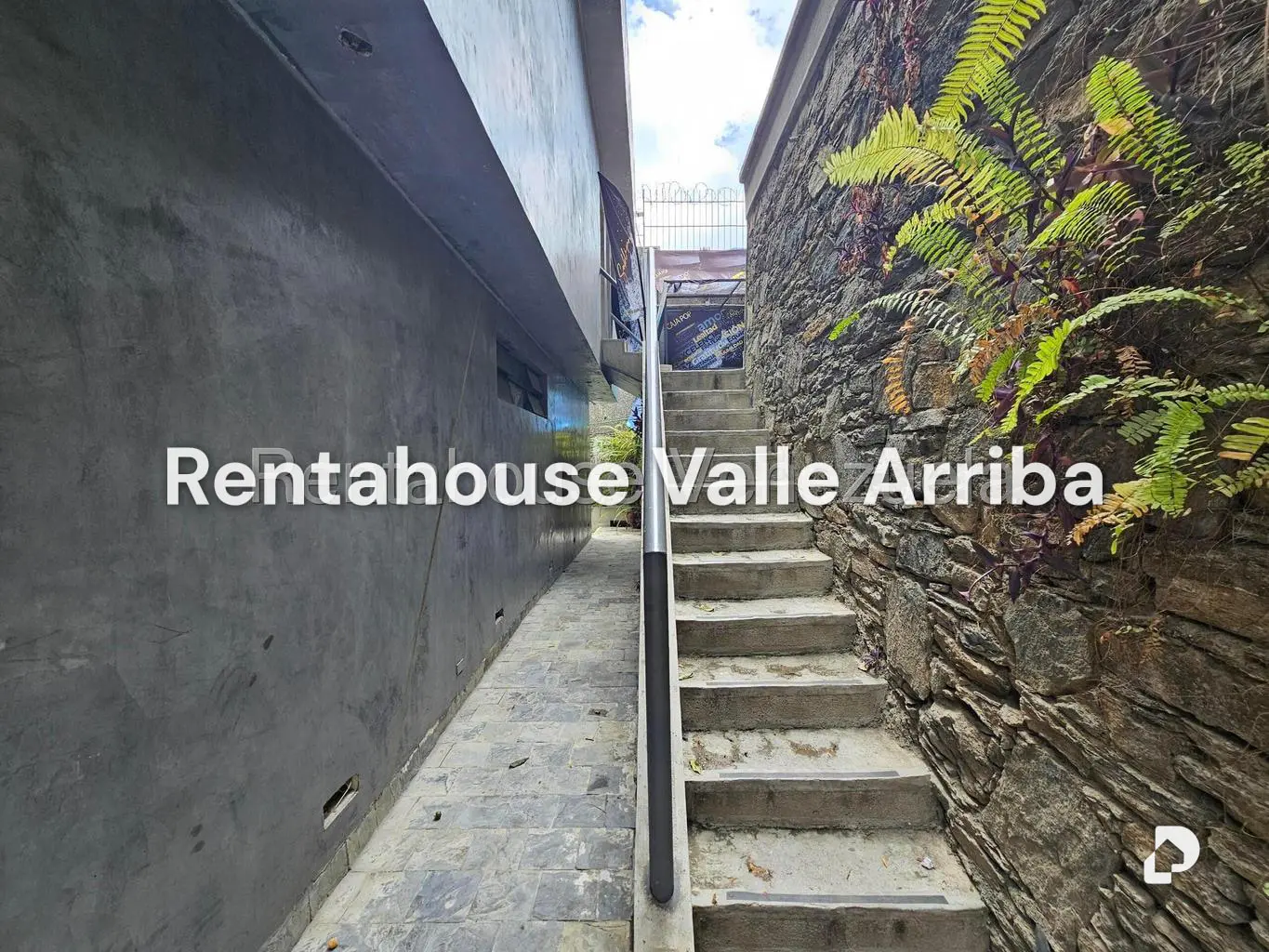 Local comercial en Los Chaguaramos, Caracas – 29