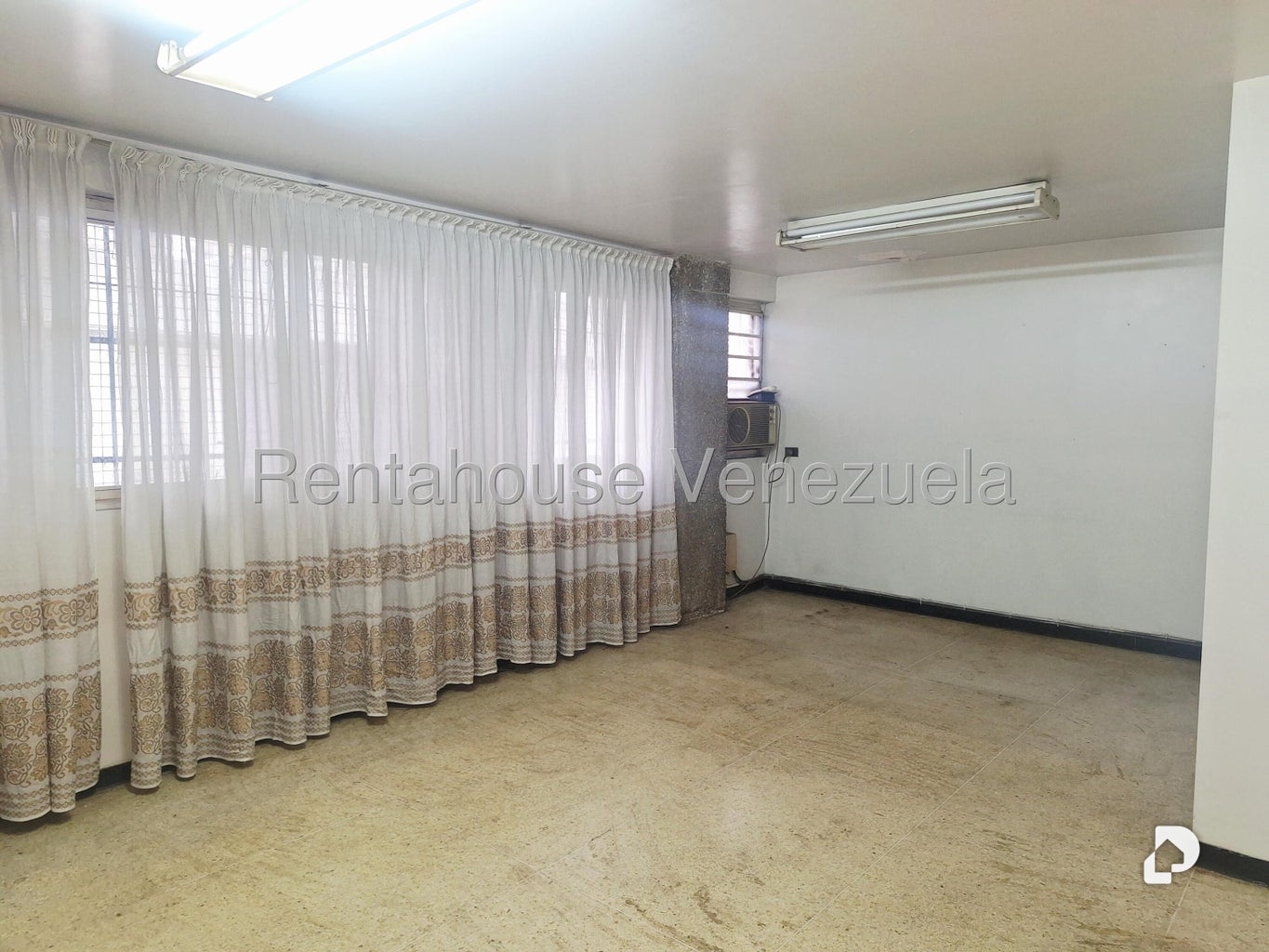Local comercial en La California Norte, Caracas – 15