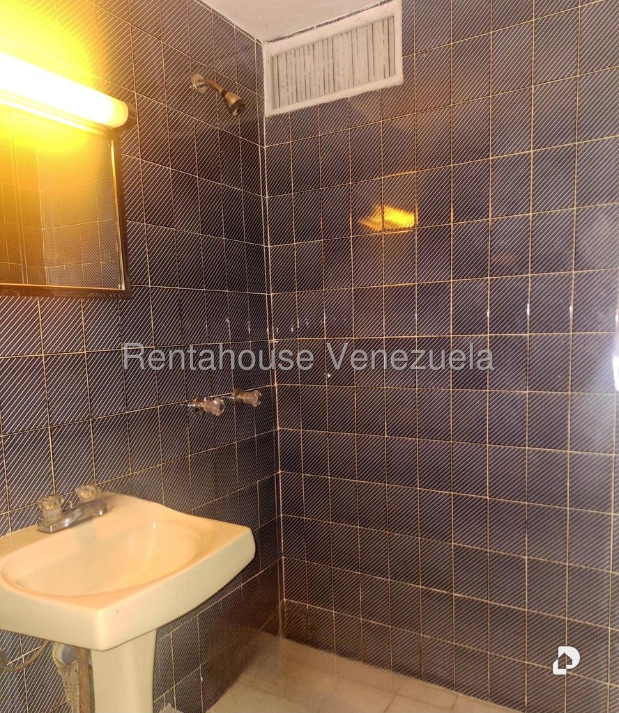 Local comercial en La California Norte, Caracas – 22