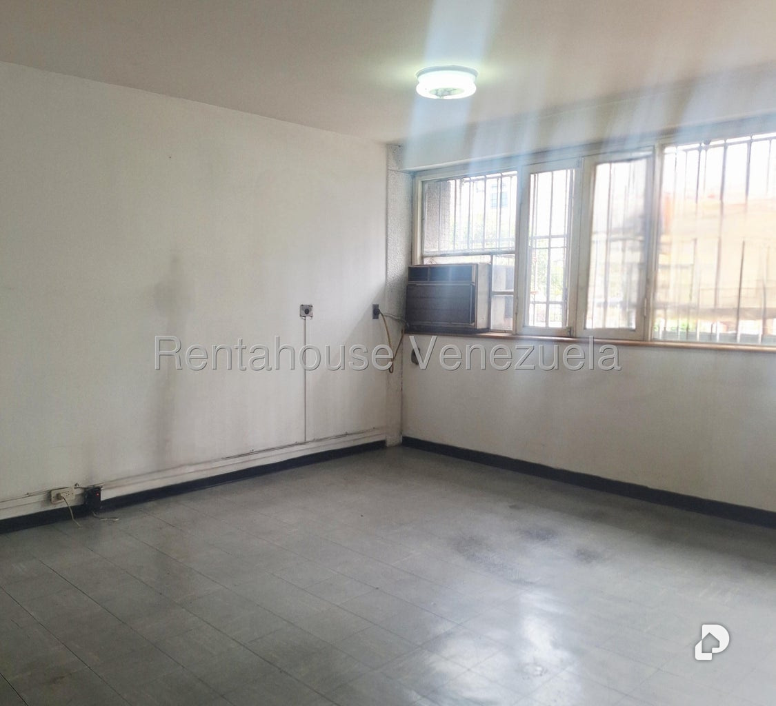 Local comercial en La California Norte, Caracas – 12