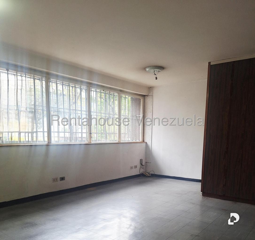 Local comercial en La California Norte, Caracas – 11