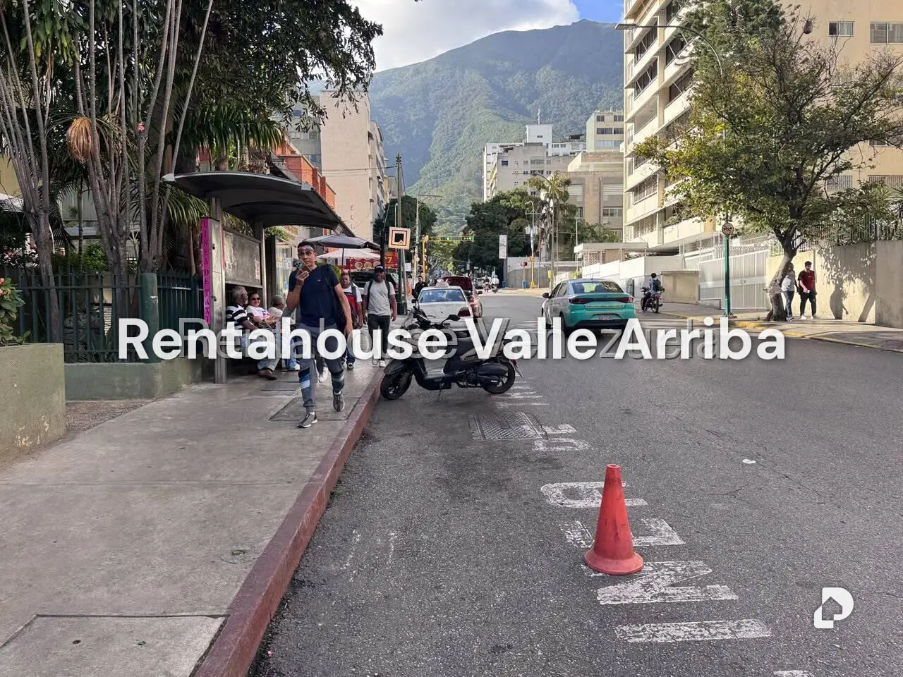 Apartamento en Los Palos Grandes, Caracas – 28