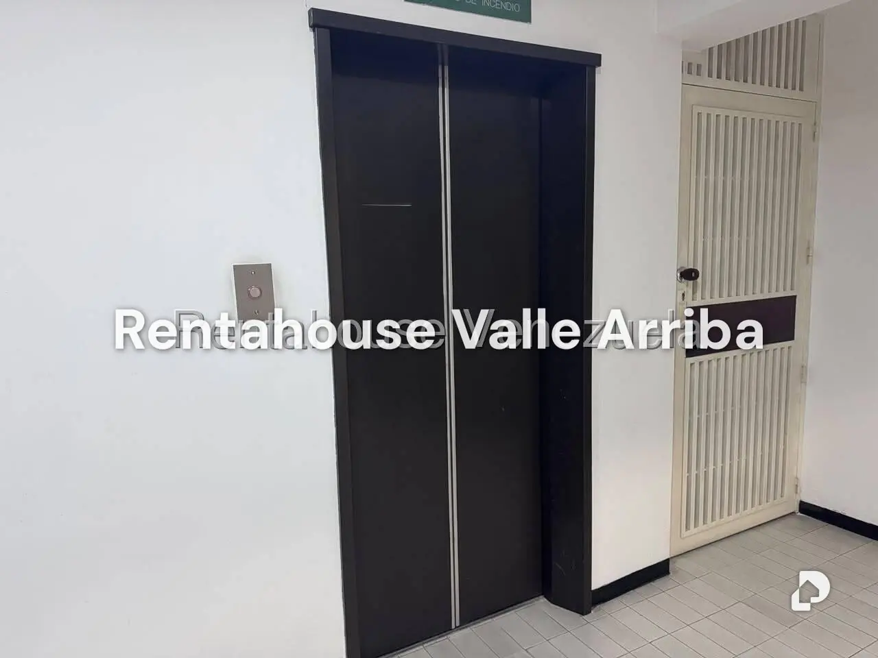Apartamento en Los Palos Grandes, Caracas – 18