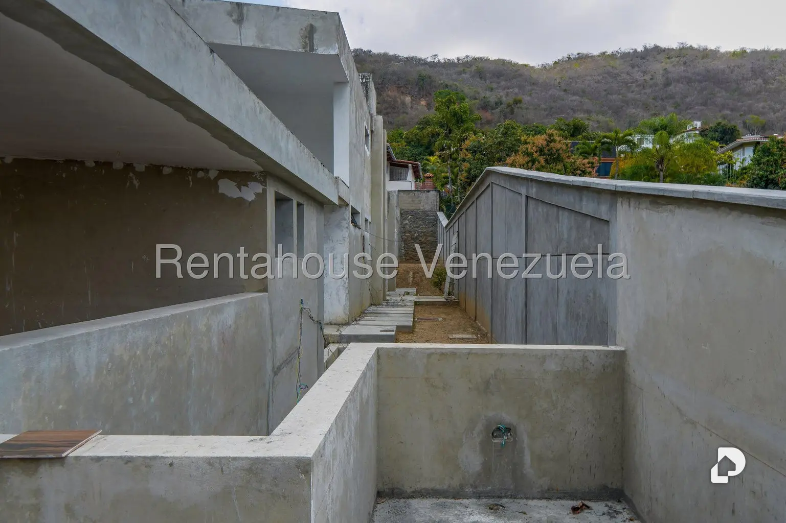 Casa en Prados del Este, Caracas – 29