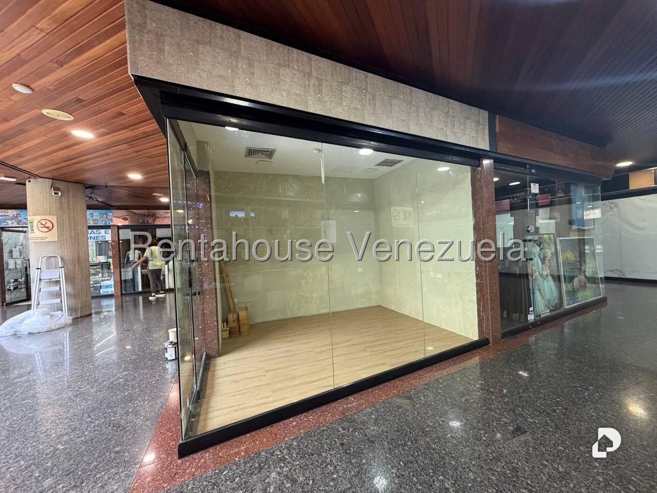 Local comercial en Santa Fe Norte, Caracas – 1