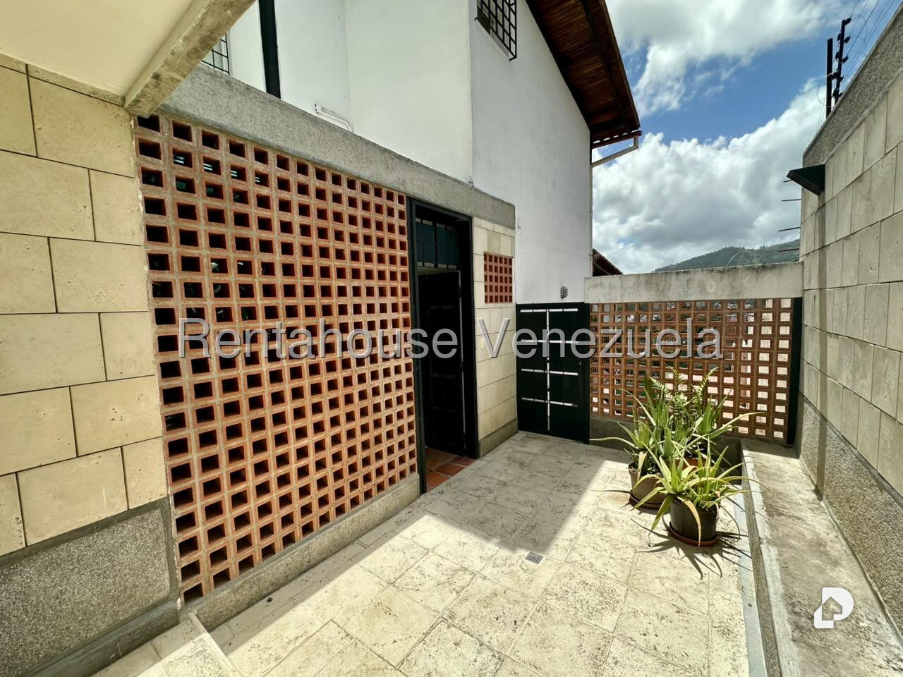 Casa en Lomas De La Trinidad, Caracas – 2