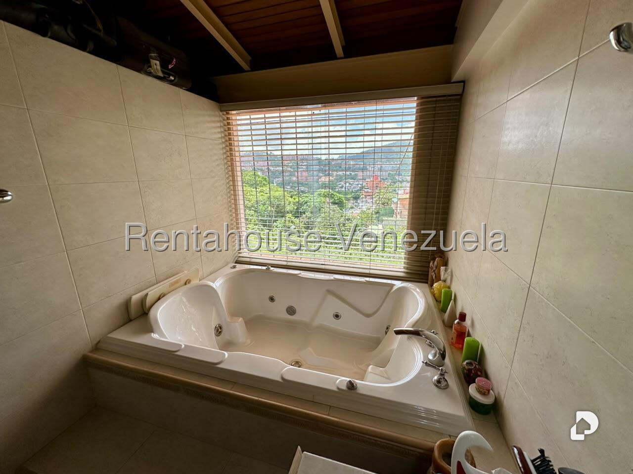 Casa en Lomas De La Trinidad, Caracas – 27