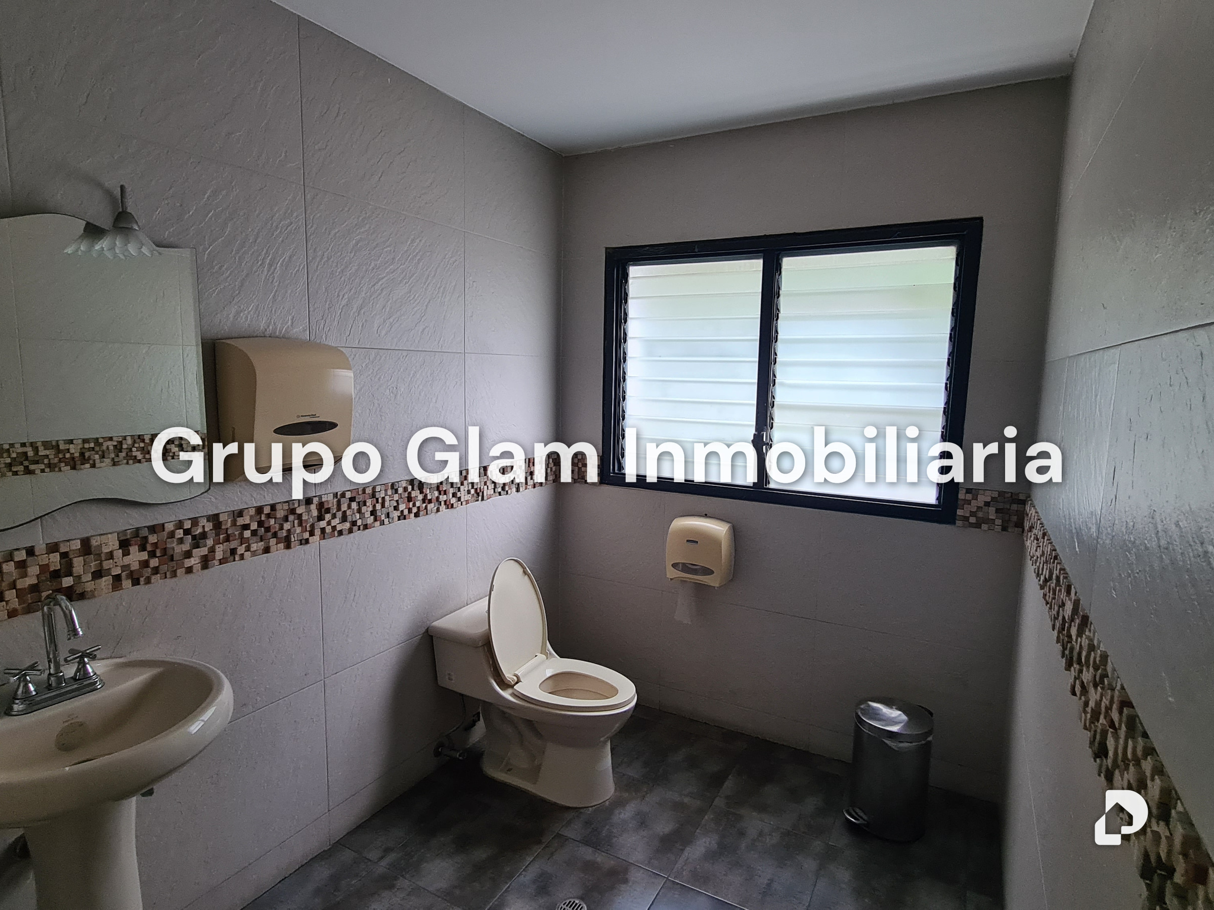 Local comercial en El Bosque, Caracas – 16