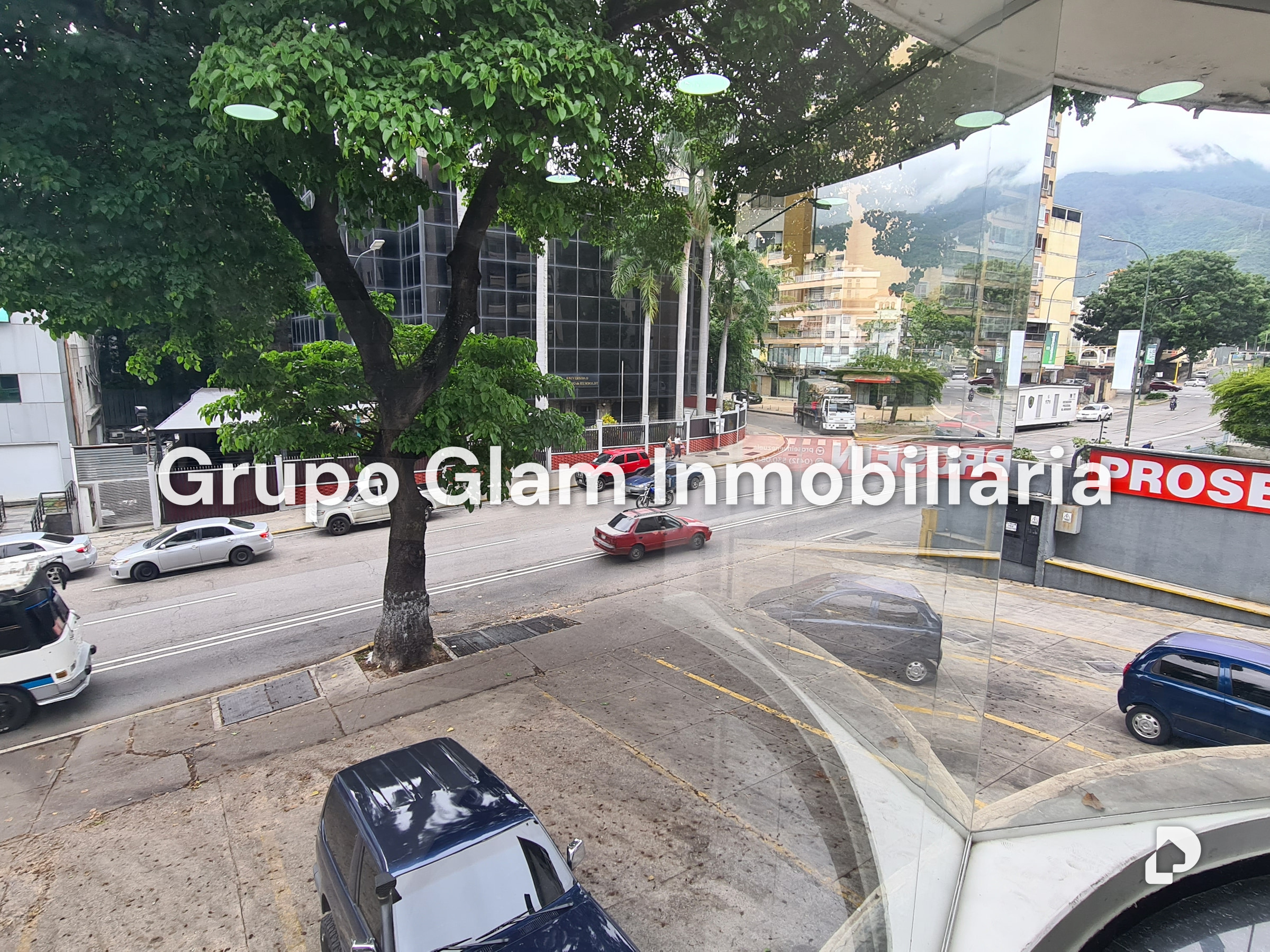 Local comercial en El Bosque, Caracas – 18