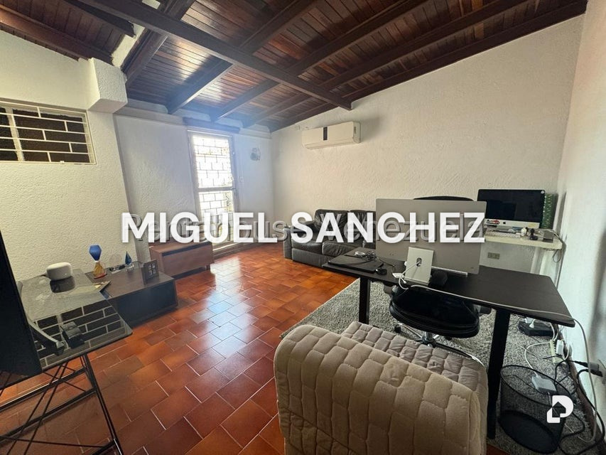 Casa en Alto Prado, Caracas – 17