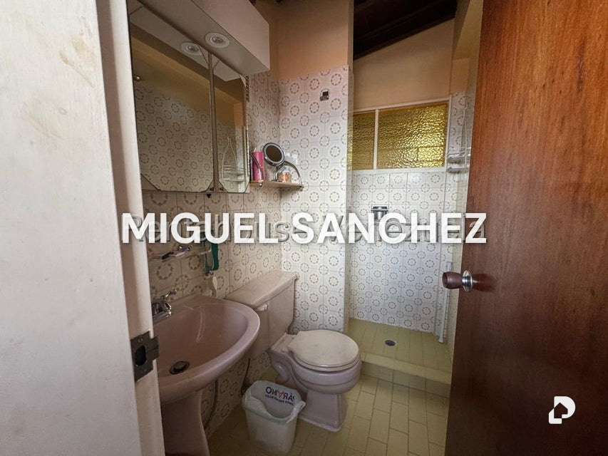Casa en Alto Prado, Caracas – 23