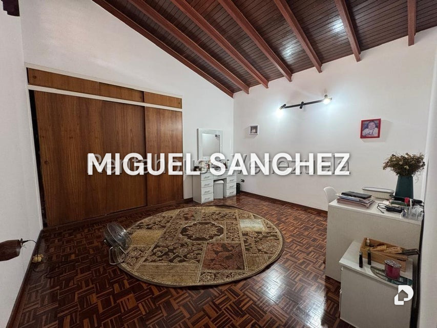 Casa en Alto Prado, Caracas – 12