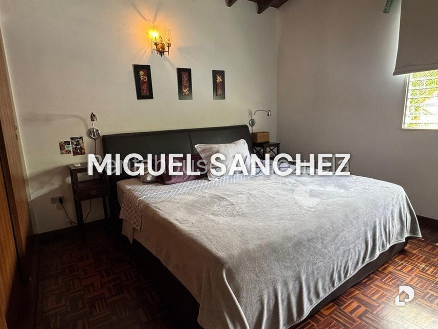 Casa en Alto Prado, Caracas – 21