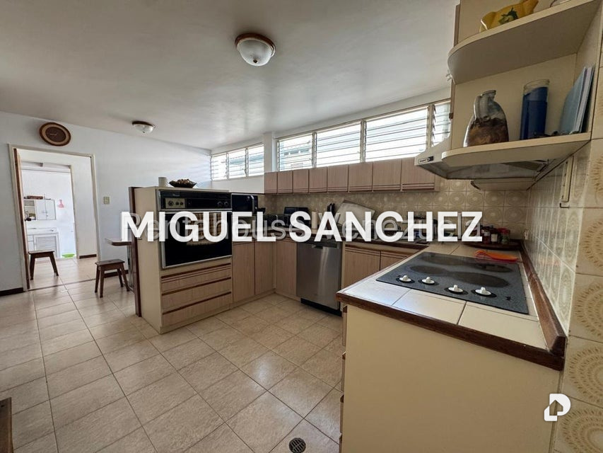Casa en Alto Prado, Caracas – 8