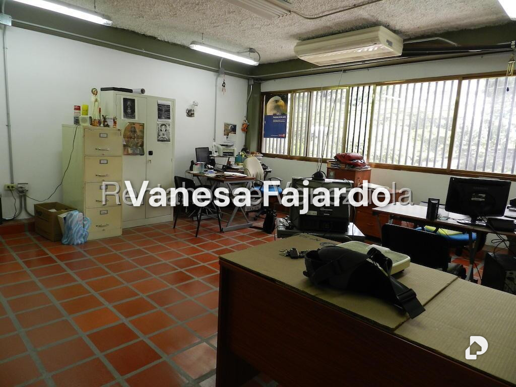 Edificio en Parroquia La Candelaria, Caracas – 25