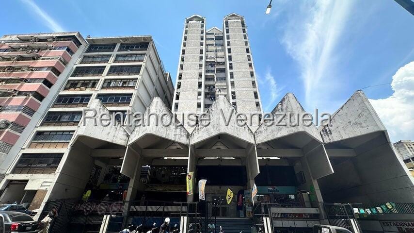 Apartamento en Parroquia Santa Rosalía, Caracas - 1