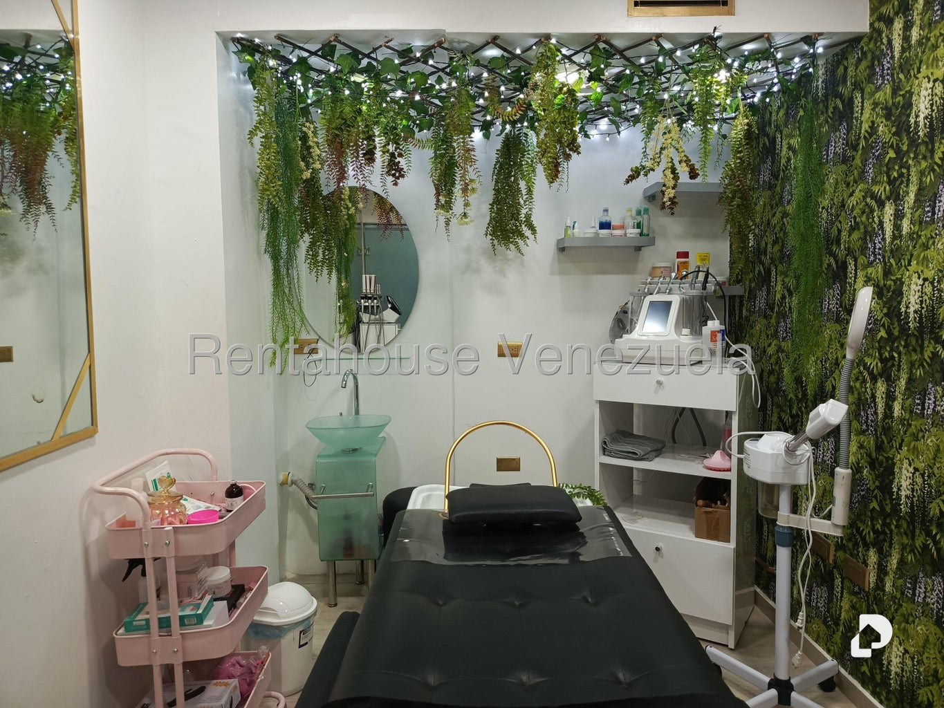 Local comercial en Las Mercedes, Caracas – 24