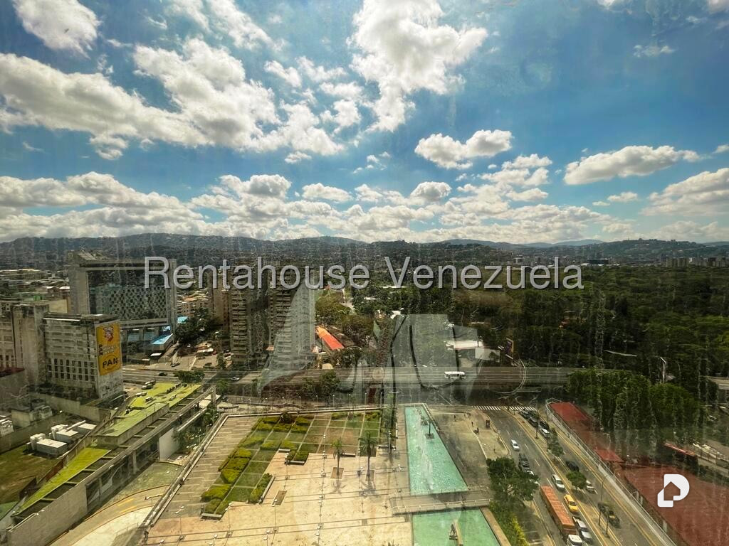 Oficina en Los Dos Caminos, Caracas – 24