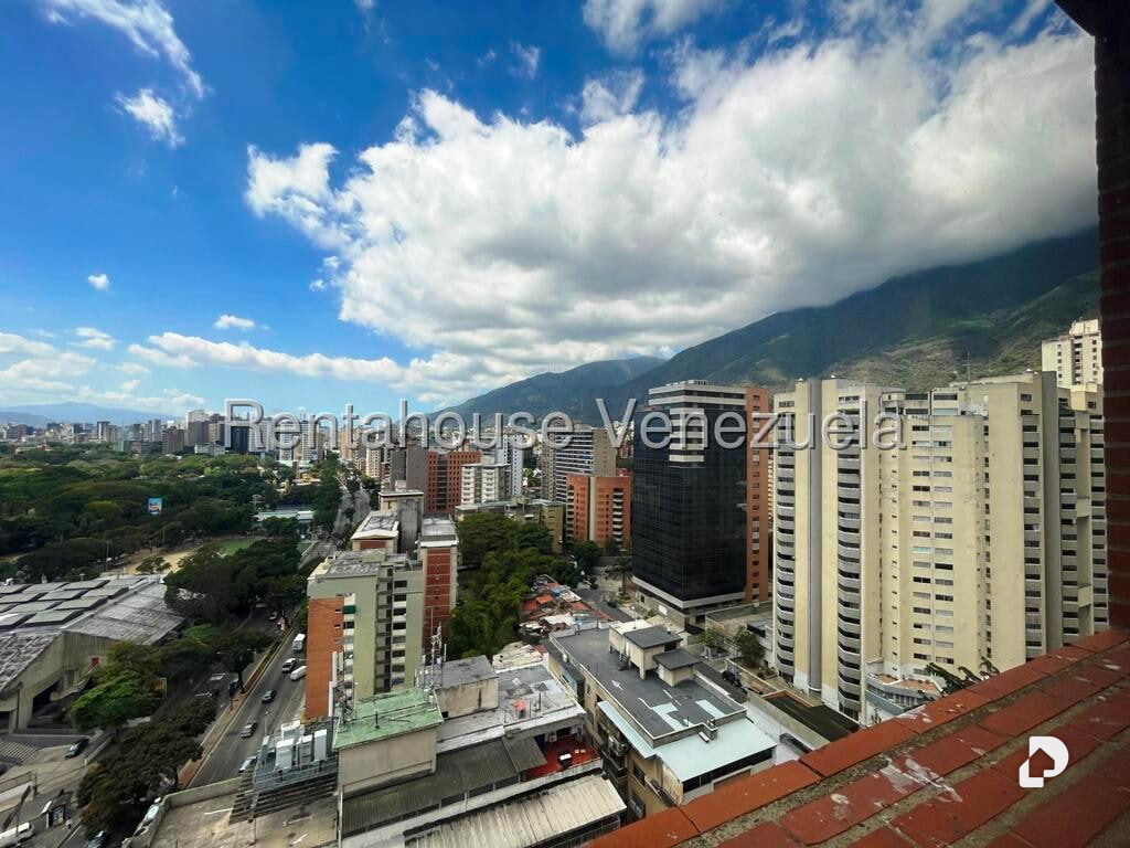 Oficina en Los Dos Caminos, Caracas – 18