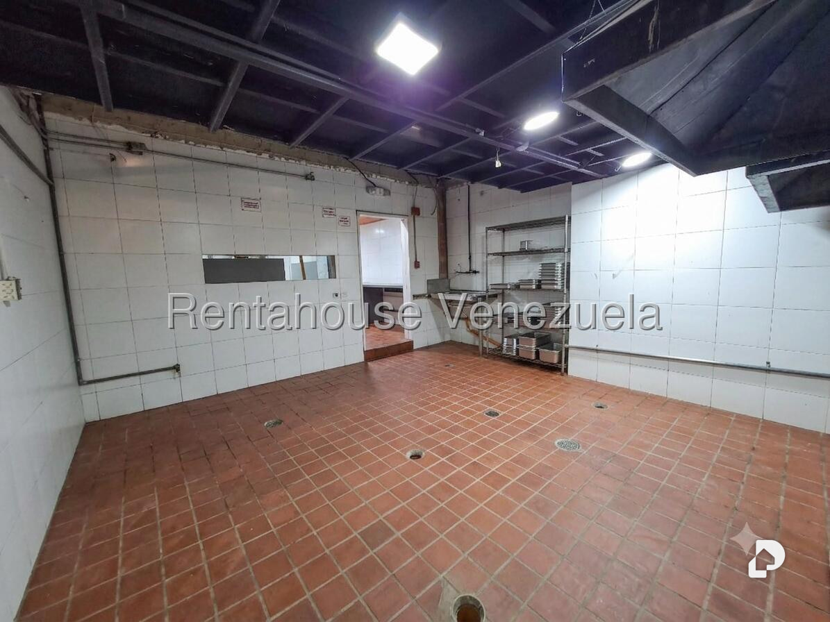 Local comercial en Los Dos Caminos, Caracas – 12