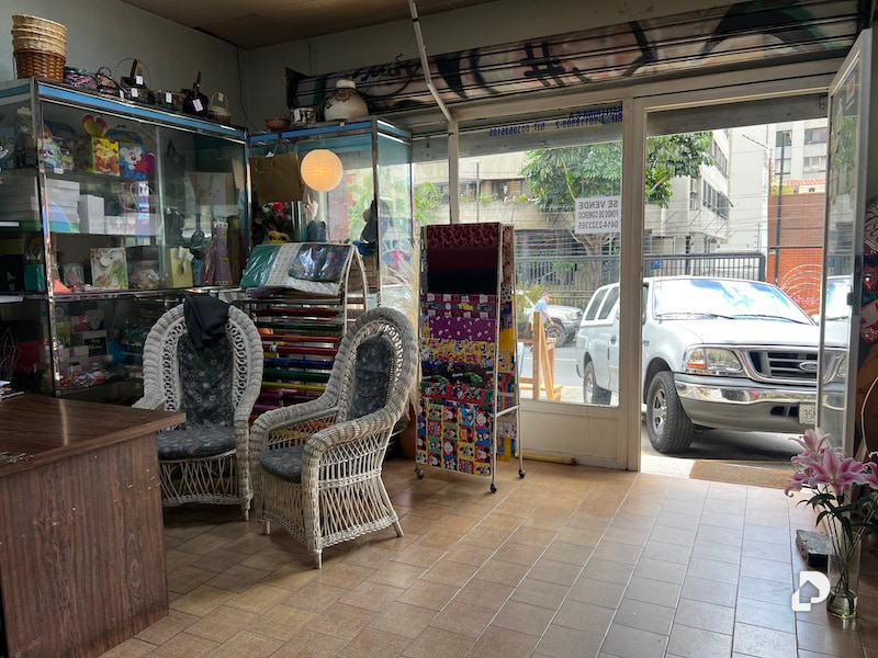 Local comercial en Los Palos Grandes, Caracas – 4