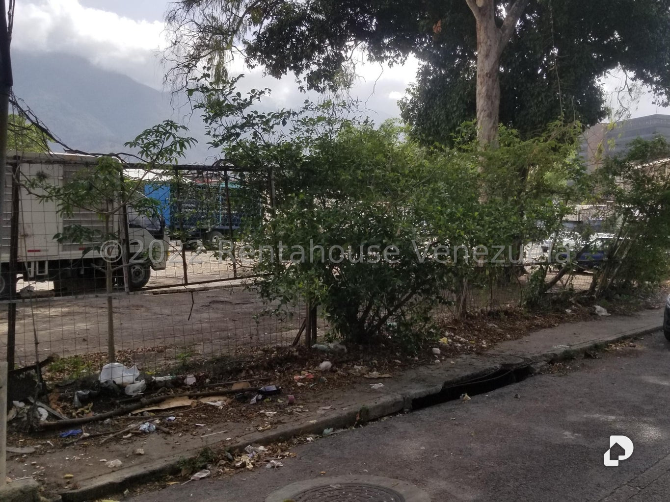 Terreno en Los Cortijos de Lourdes, Caracas – 6