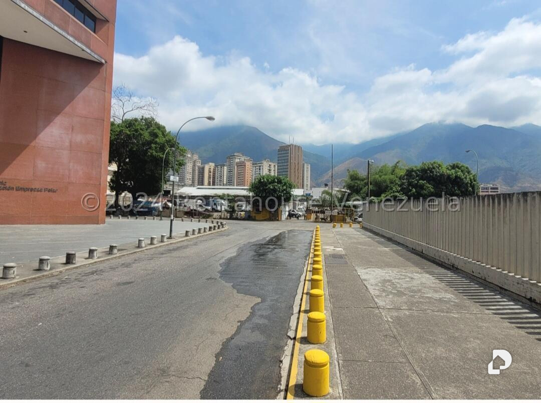 Terreno en Los Cortijos de Lourdes, Caracas – 2