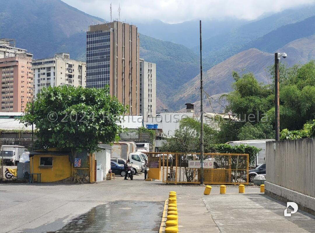 Terreno en Los Cortijos de Lourdes, Caracas – 1