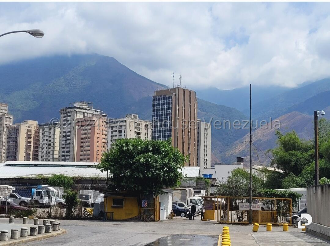 Terreno en Los Cortijos de Lourdes, Caracas – 4