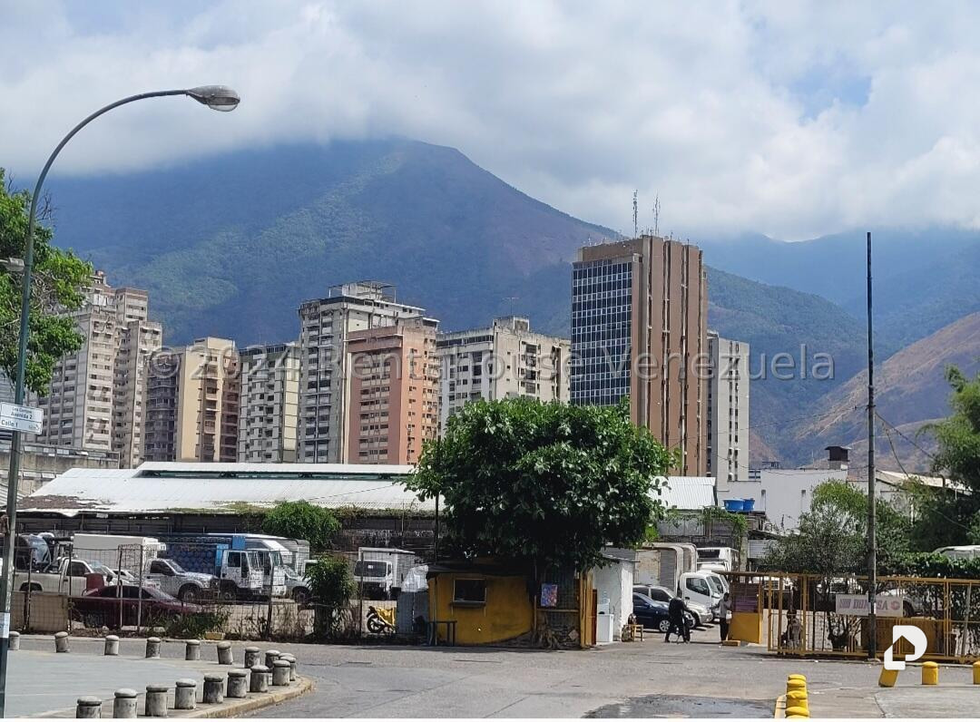Terreno en Los Cortijos de Lourdes, Caracas – 3