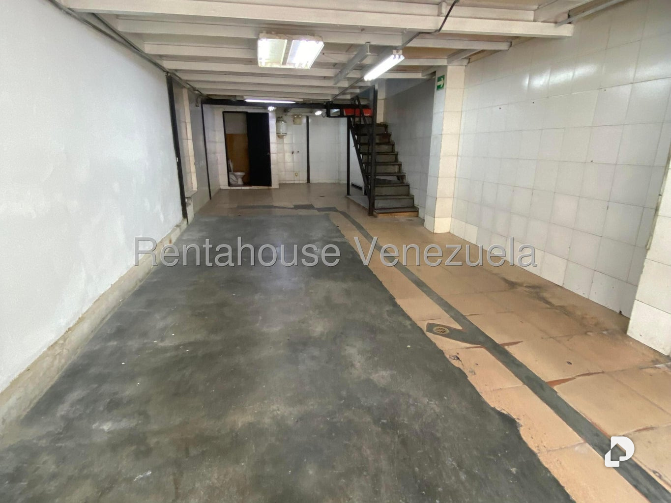 Local comercial en Puente Hierro, Caracas