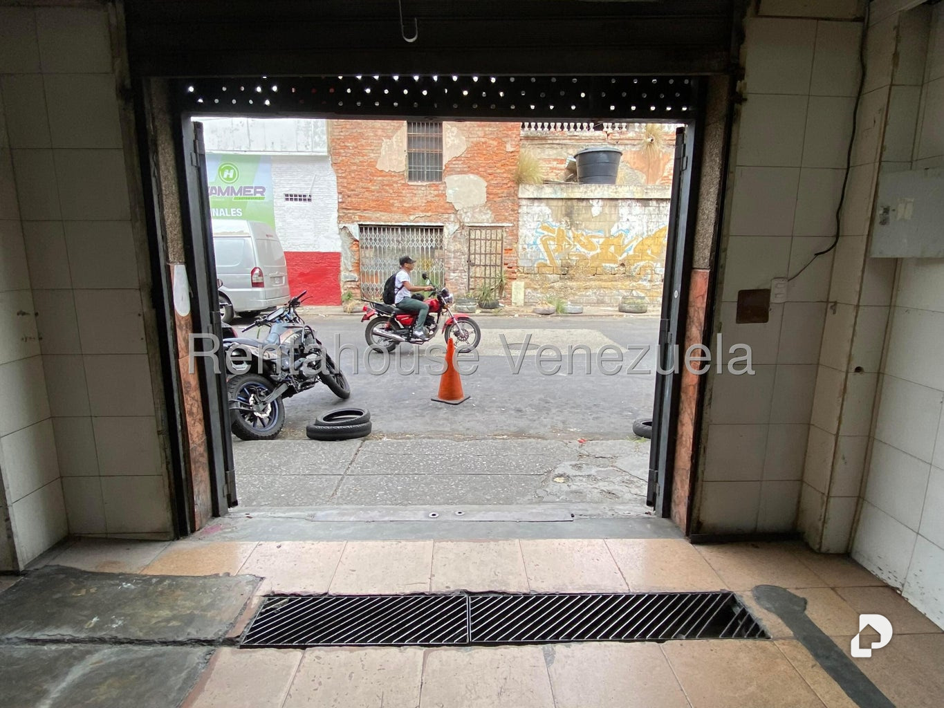 Local comercial en Puente Hierro, Caracas