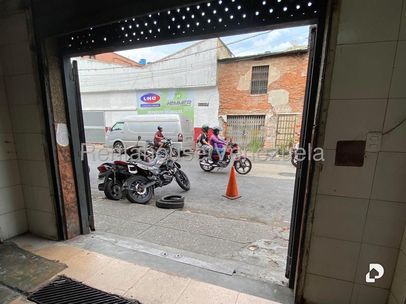 Local comercial en Puente Hierro, Caracas