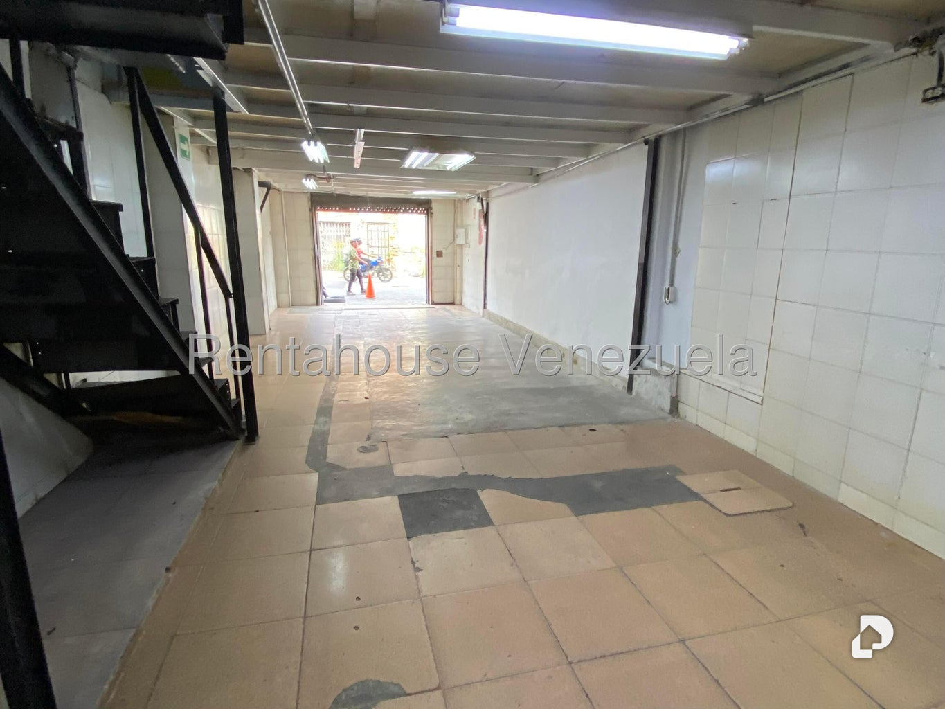 Local comercial en Puente Hierro, Caracas