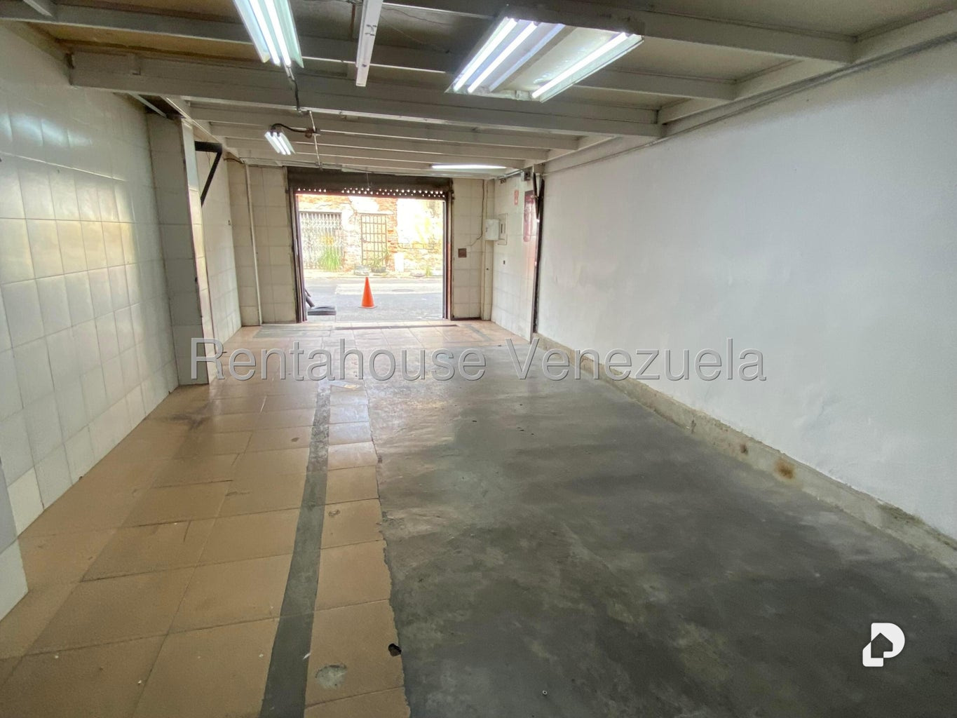 Local comercial en Puente Hierro, Caracas
