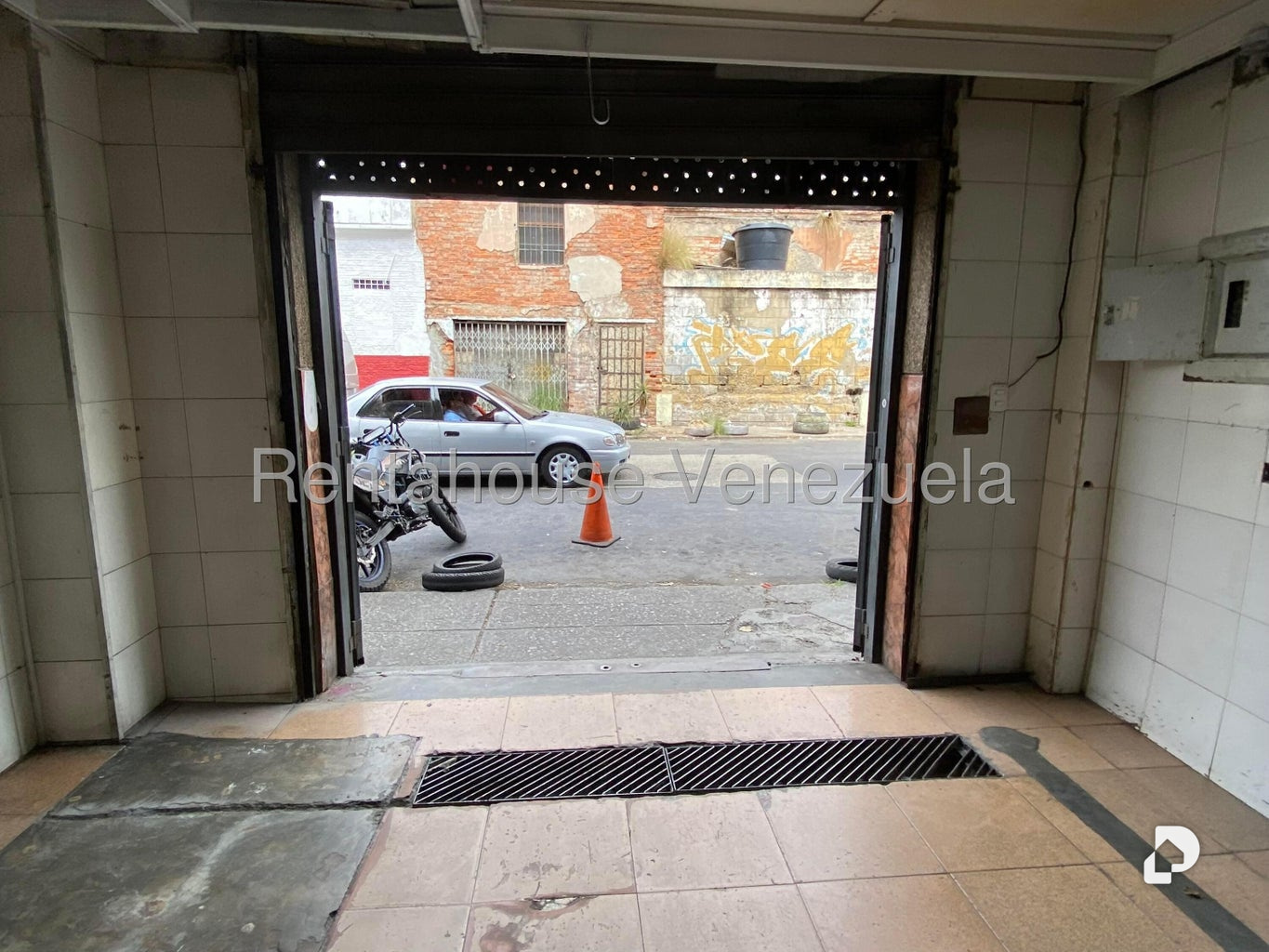 Local comercial en Puente Hierro, Caracas