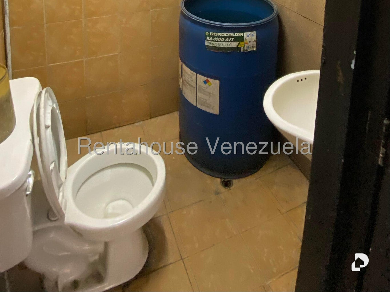 Local comercial en Puente Hierro, Caracas