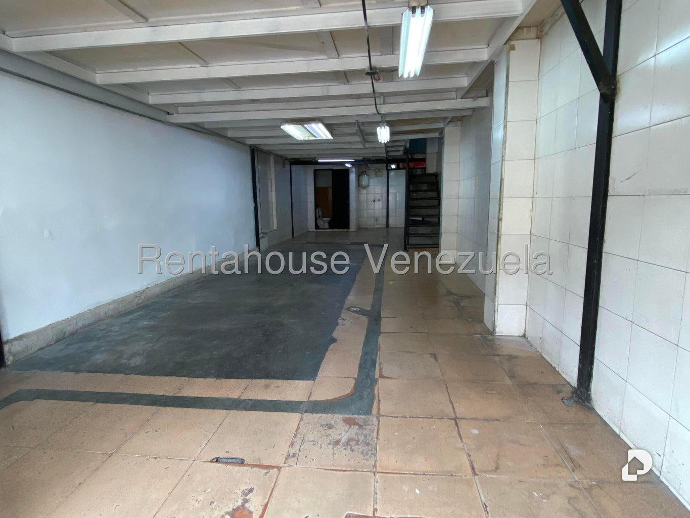Local comercial en Puente Hierro, Caracas
