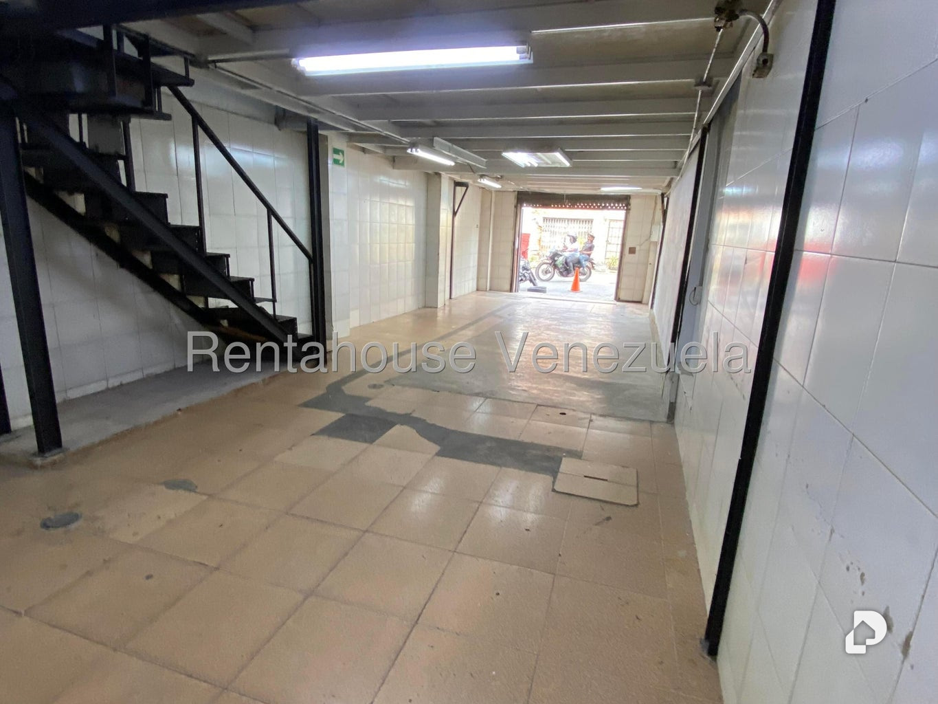 Local comercial en Puente Hierro, Caracas