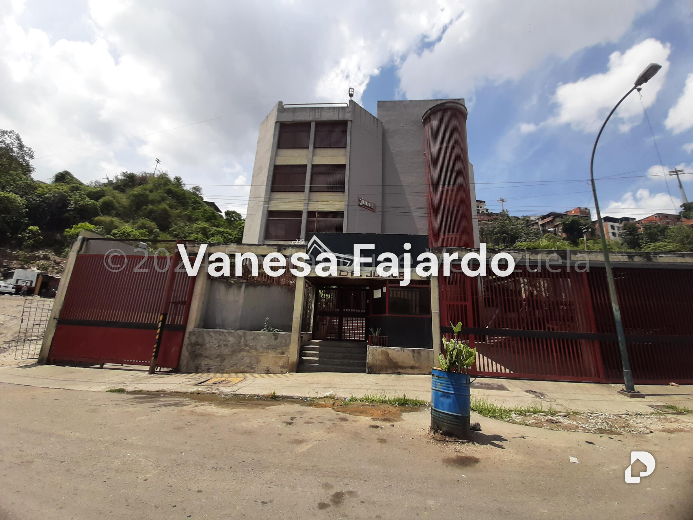 Edificio en Palo Verde, Caracas – 25