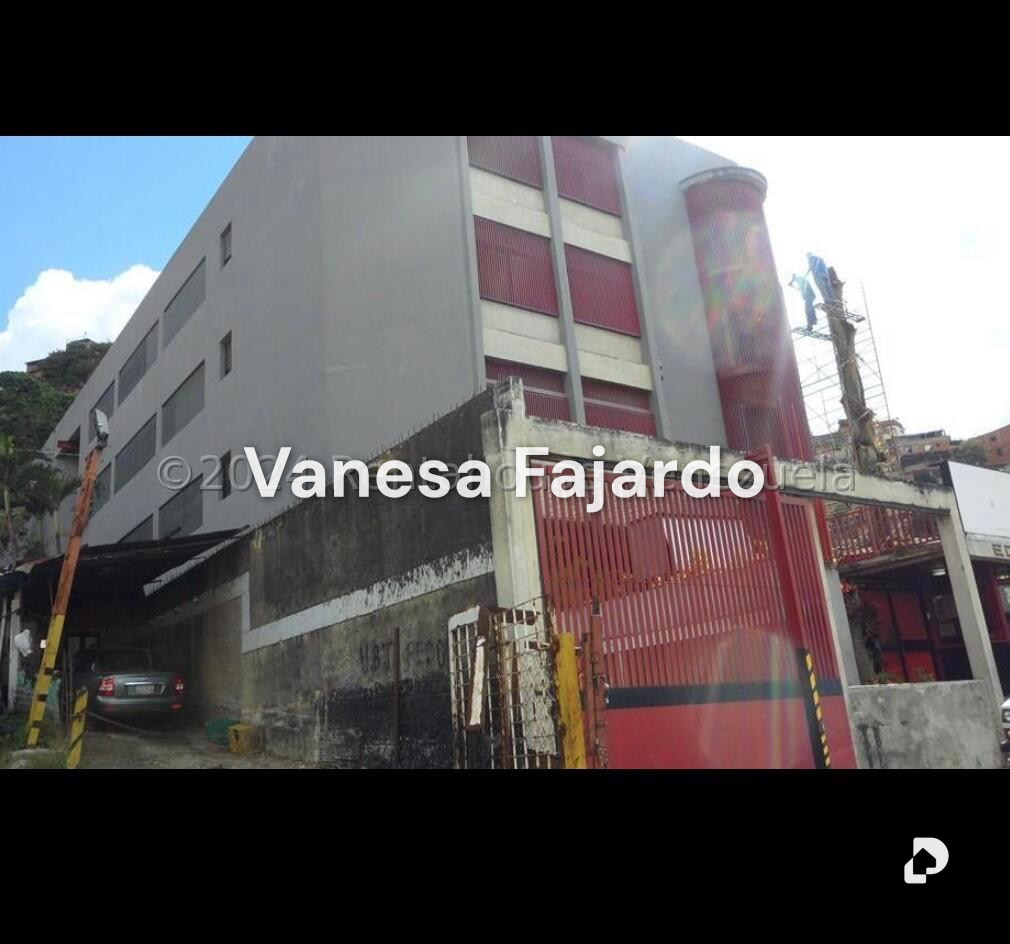 Edificio en Palo Verde, Caracas – 1