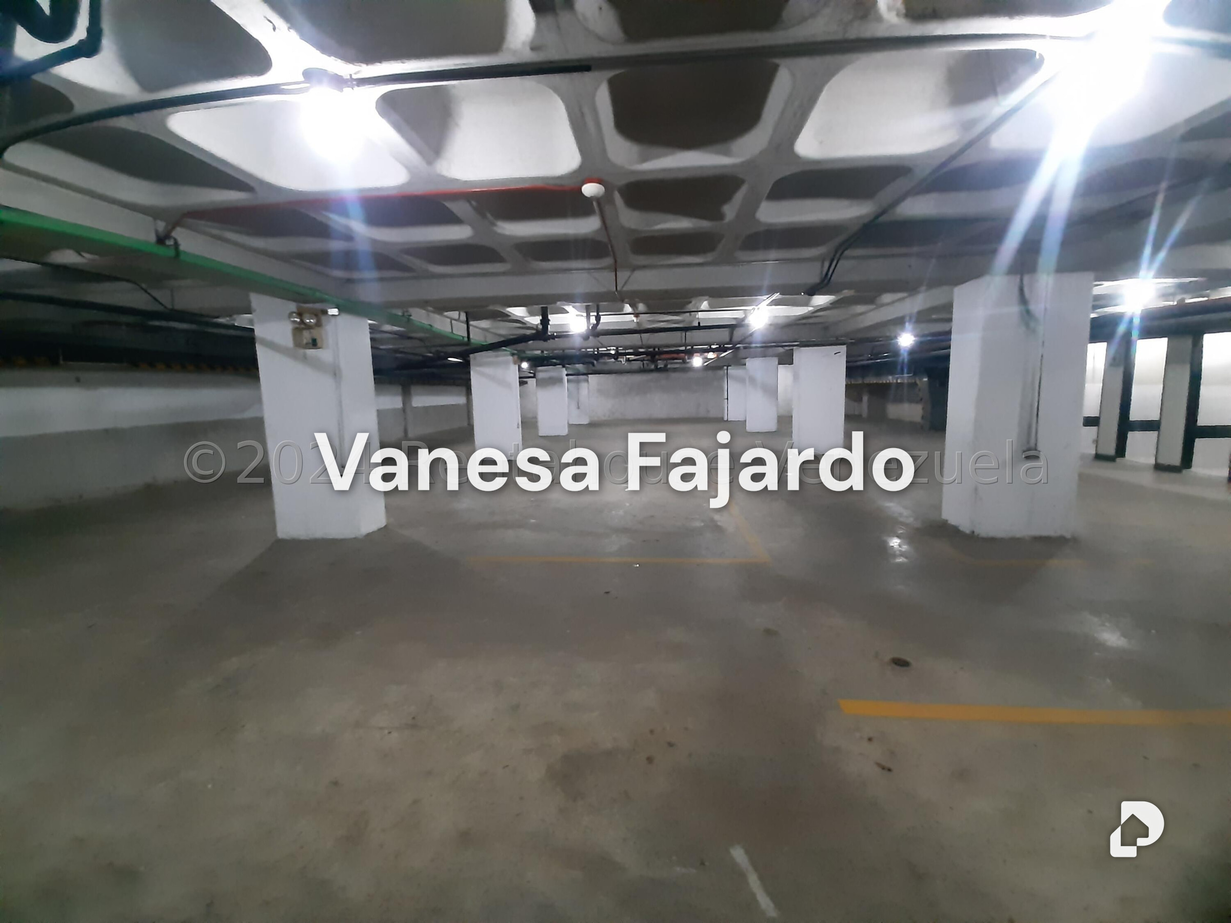 Edificio en Palo Verde, Caracas – 12