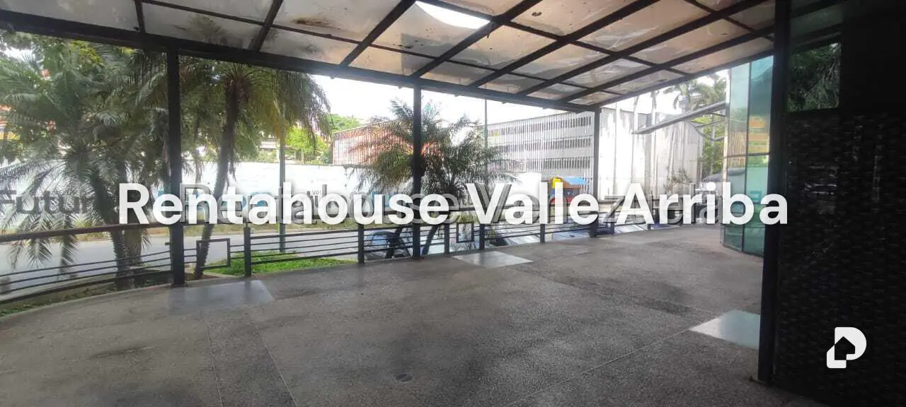 Local comercial en La Urbina, Caracas – 9
