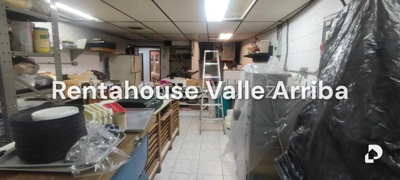 Local comercial en La Urbina, Caracas – 25