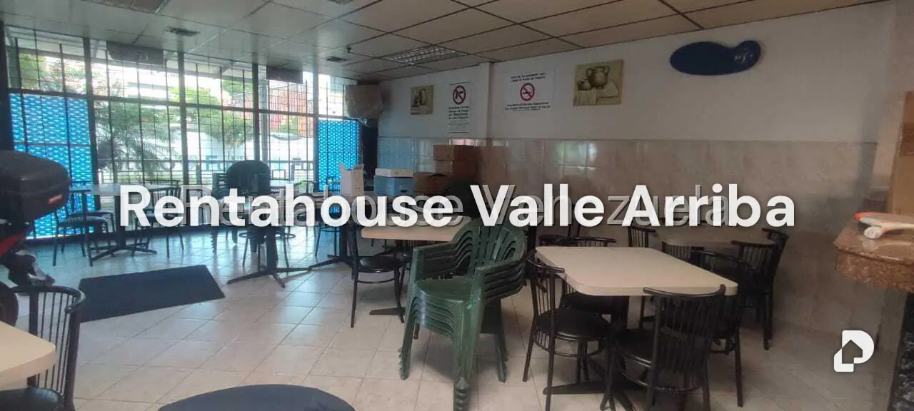 Local comercial en La Urbina, Caracas – 12