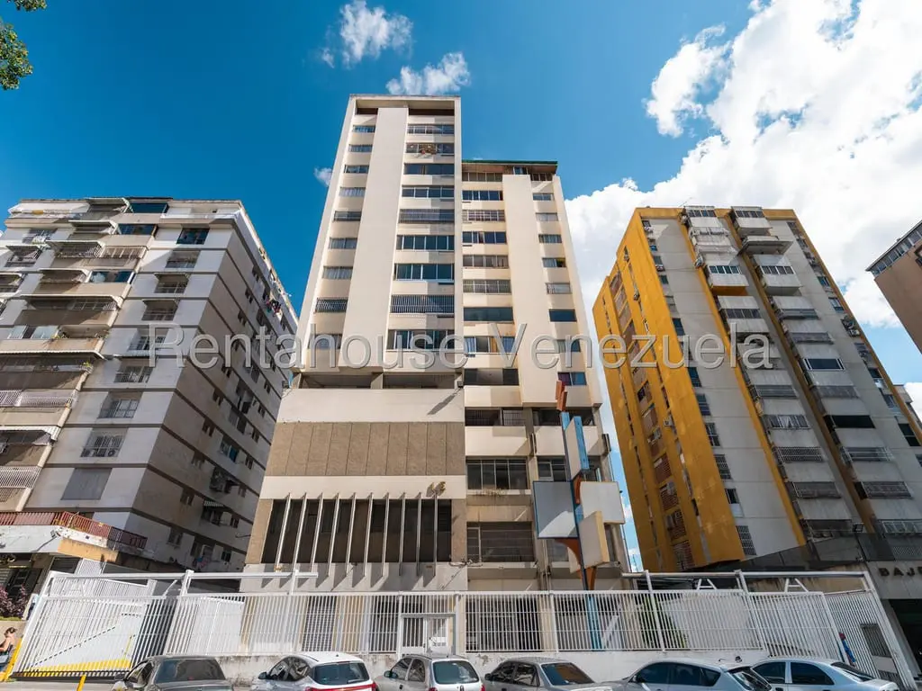 Apartment in El Marqués, Caracas - 1